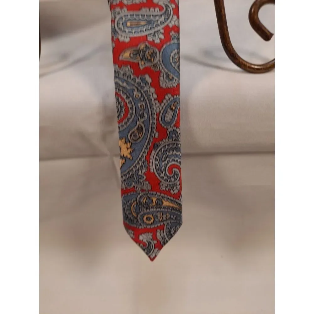 Wembley Men's Red Paisley Print  Silk Tie‎